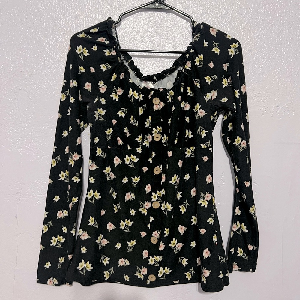 No Boundaries womens floral long sleeve top